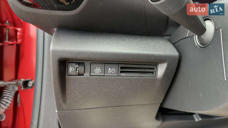 Хэтчбек Citroen e-C4 2023 в Киеве фото 25 Хэтчбек Citroen e-C4 2023 в Киеве