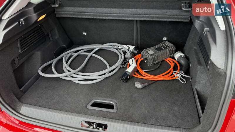 Хэтчбек Citroen e-C4 2023 в Киеве фото 45 Хэтчбек Citroen e-C4 2023 в Киеве