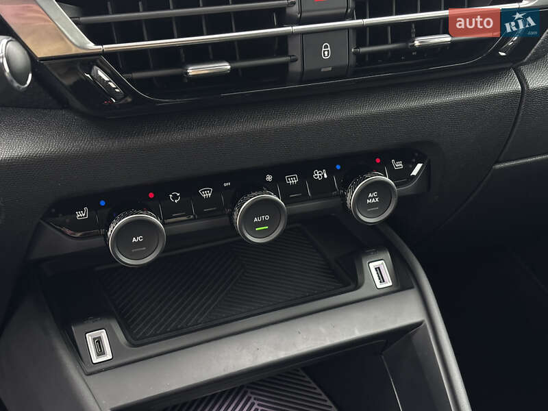 Хэтчбек Citroen e-C4 2021 в Львове