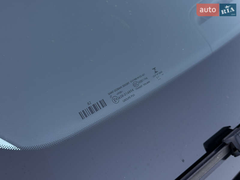 Хэтчбек Citroen e-C4 2022 в Львове