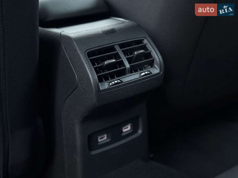 Хэтчбек Citroen e-C4 2022 в Львове