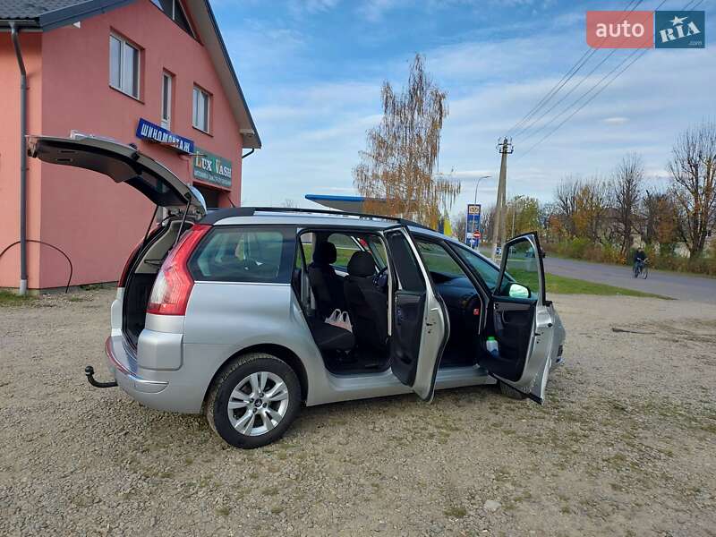 Минивэн Citroen Grand C4 Picasso 2011 в Комарному