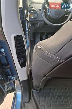 Минивэн Citroen Grand C4 Picasso 2011 в 