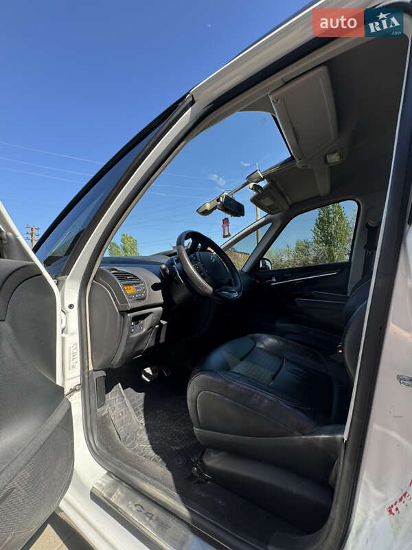 Минивэн Citroen Grand C4 Picasso 2010 в Каролине-Бугазе