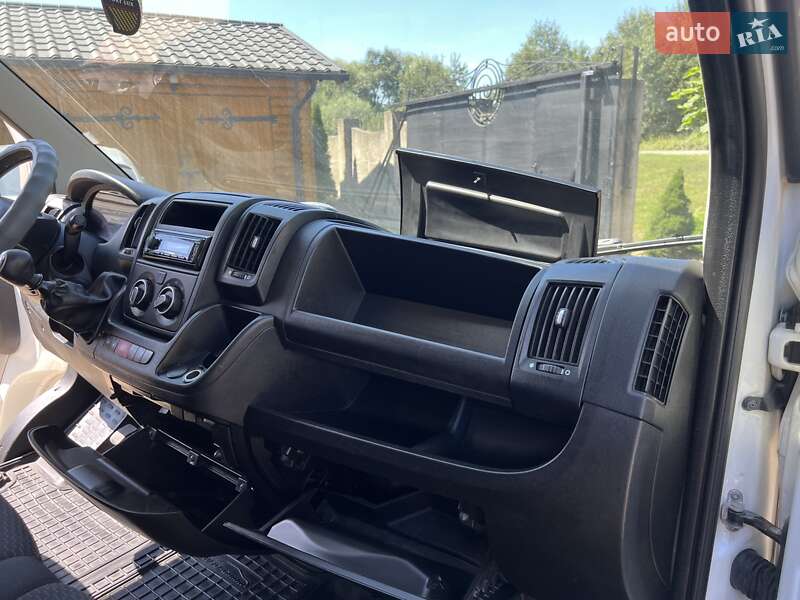 Вантажний фургон Citroen Jumper 2015 в Стрию