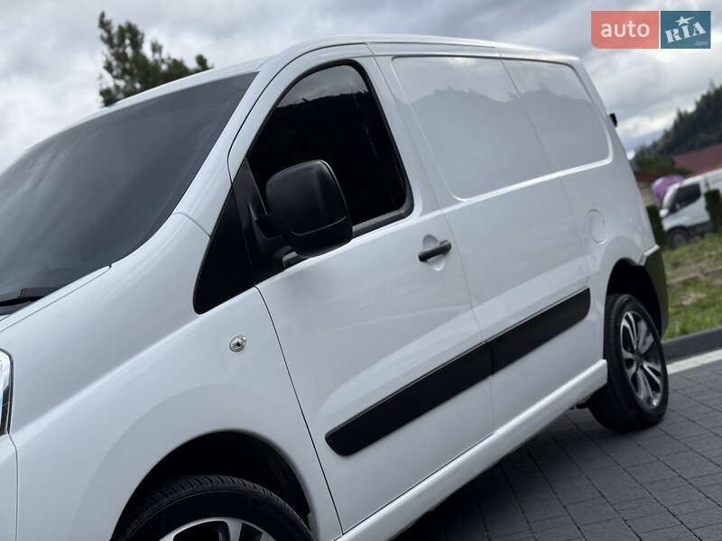 Вантажний фургон Citroen Jumpy 2014 в Міжгір'ї