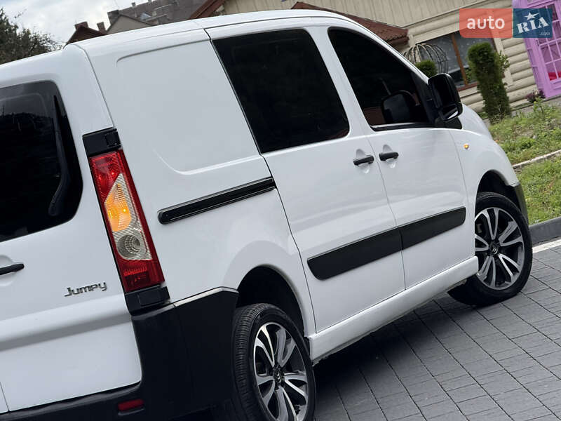 Вантажний фургон Citroen Jumpy 2014 в Міжгір'ї