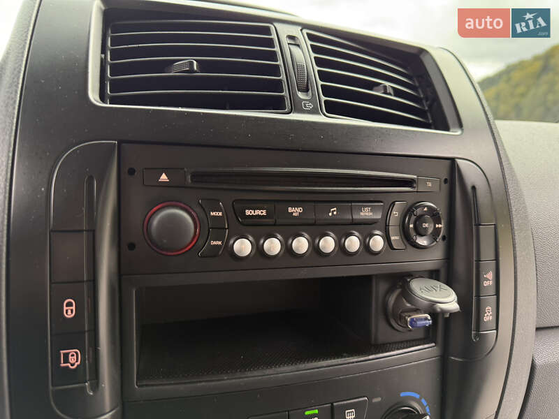 Вантажний фургон Citroen Jumpy 2014 в Міжгір'ї