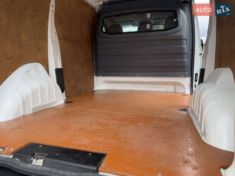 Вантажний фургон Citroen Jumpy 2014 в Міжгір'ї