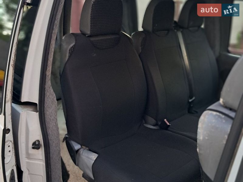 Вантажопасажирський фургон Citroen Jumpy 2005 в Прилуках