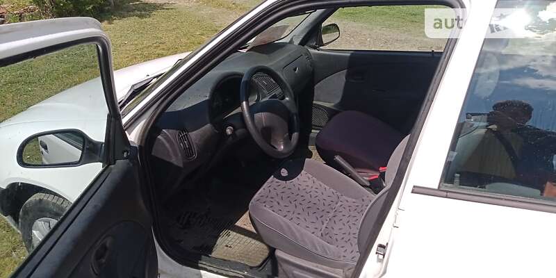 Хетчбек Citroen Saxo 2000 в Чернівцях