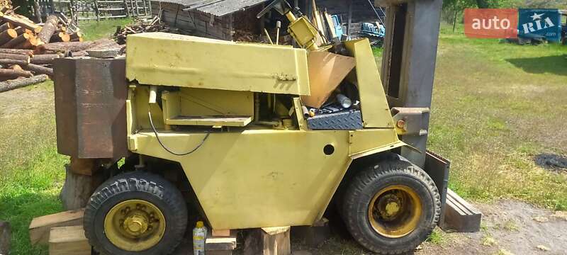 Вилочний навантажувач Clark C 1980 в Кілках