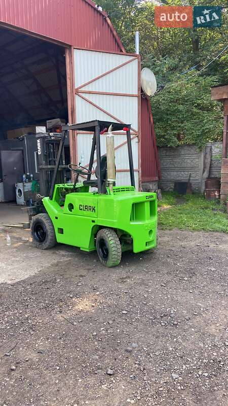 Вилочний навантажувач Clark C 1994 в Мостиській