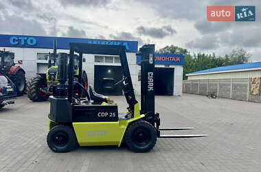 Вилочний навантажувач Clark CDP 2000 в Радомишлі