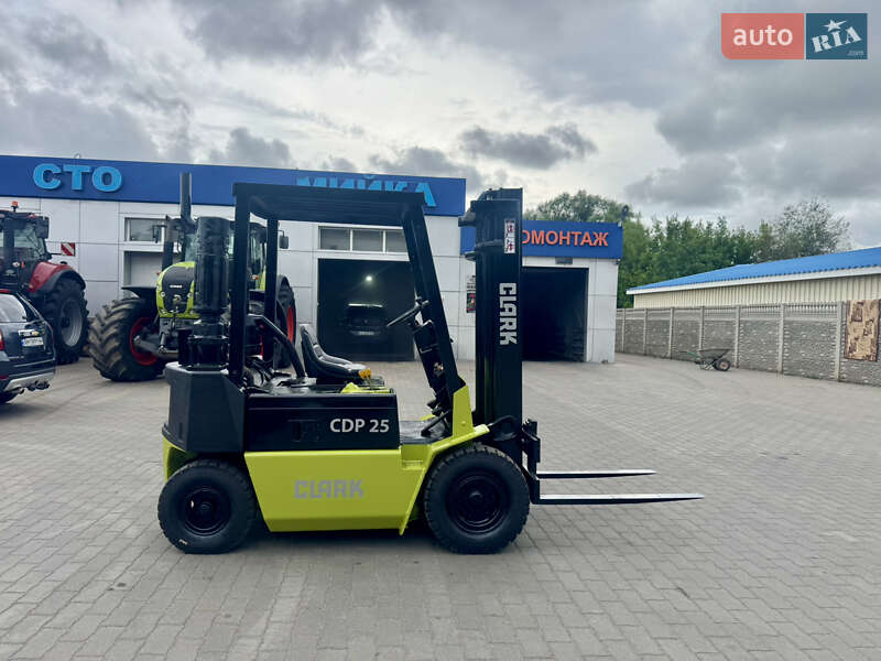 Вилочный погрузчик Clark CDP 2000 в 