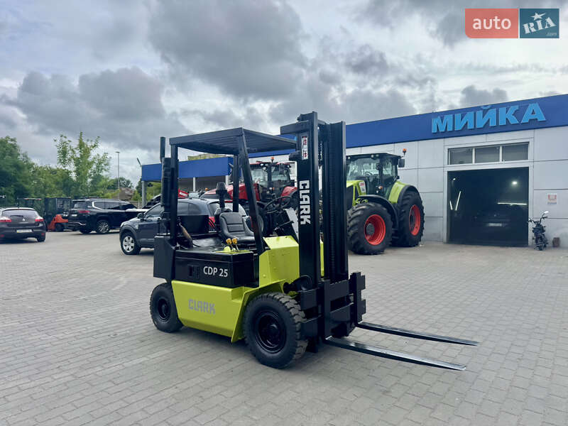 Вилочний навантажувач Clark CDP 2000 в Радомишлі