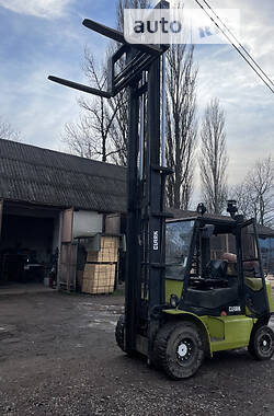 Вилочный погрузчик Clark CGP 2001 в 