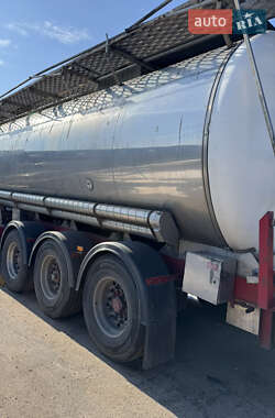 Цистерна напівпричіп Clayton Commercial S1 2001 в 