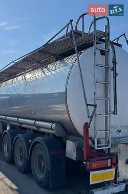 Цистерна напівпричіп Clayton Commercial S1 2001 в 