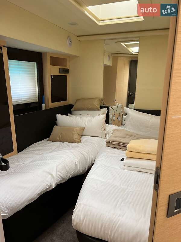 Моторна яхта Cranchi Flybridge 2012 в Києві фото 6 Моторна яхта Cranchi Flybridge 2012 в Києві