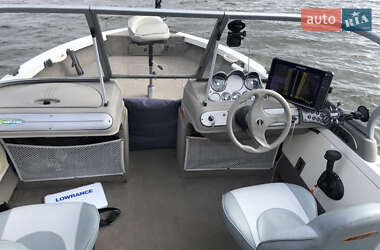 Лодка Crestliner Serenity 2005 в Борисполе
