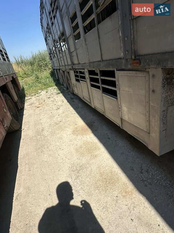 Для перевозки животных - полуприцеп CUPPERS LVO 1993 в Красилове