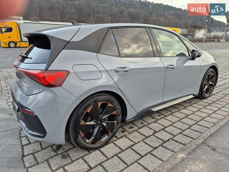 Хэтчбек Cupra Born 2024 в Мукачево