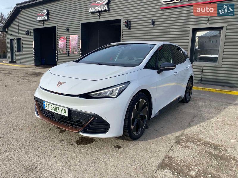 Хэтчбек Cupra Born 2023 в Тысменице