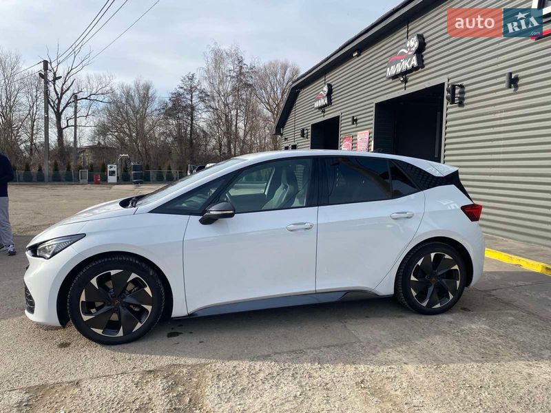 Хэтчбек Cupra Born 2023 в Тысменице