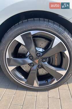 Хетчбек Cupra Leon 2024 в 
