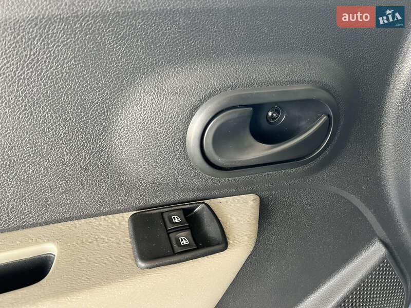 Минивэн Dacia Dokker 2015 в Николаеве