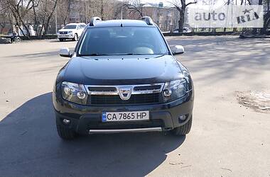 Позашляховик / Кросовер Dacia Duster 2011 в 