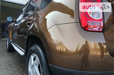 Позашляховик / Кросовер Dacia Duster 2011 в 