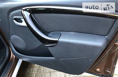 Позашляховик / Кросовер Dacia Duster 2011 в 