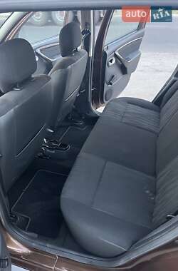 Внедорожник / Кроссовер Dacia Duster 2011 в 