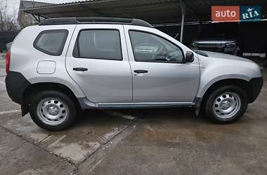 Позашляховик / Кросовер Dacia Duster 2011 в 