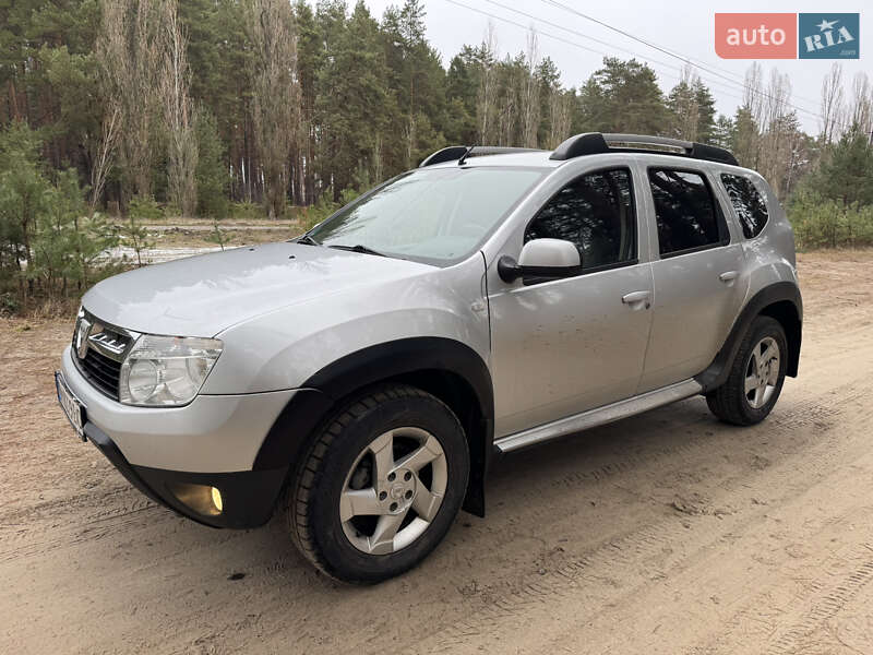 Позашляховик / Кросовер Dacia Duster 2010 в Охтирці