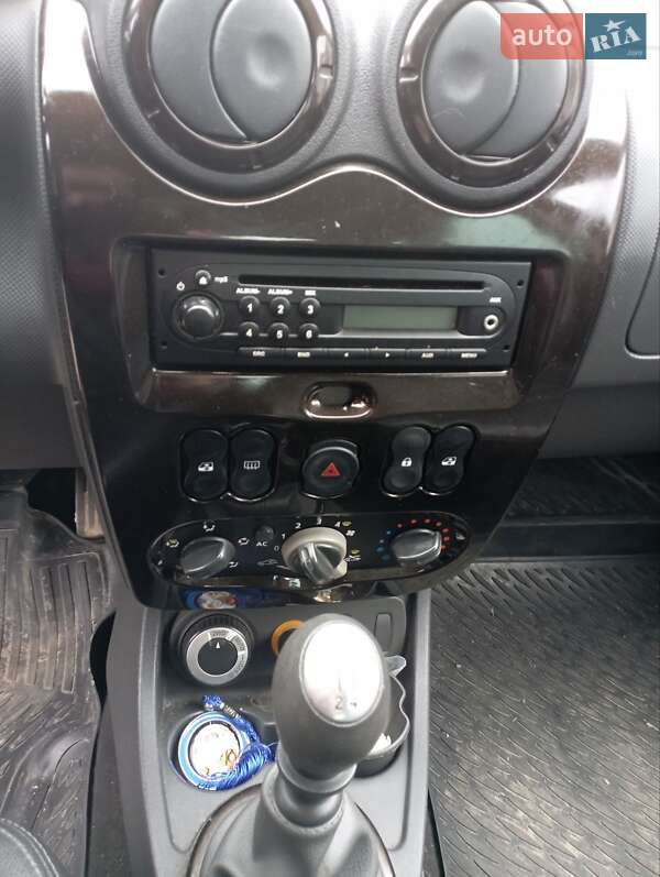 Позашляховик / Кросовер Dacia Duster 2010 в Львові