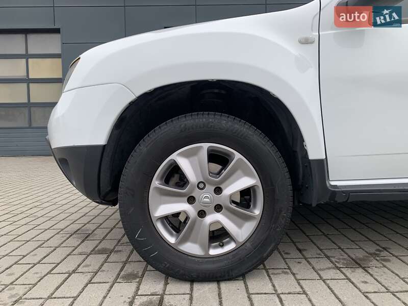 Позашляховик / Кросовер Dacia Duster 2016 в Львові