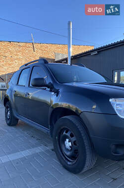 Позашляховик / Кросовер Dacia Duster 2010 в 