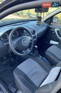 Позашляховик / Кросовер Dacia Duster 2010 в 