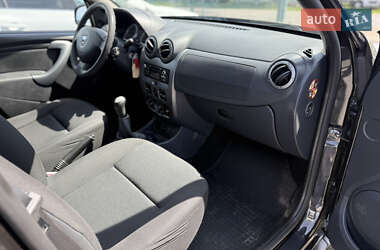 Позашляховик / Кросовер Dacia Duster 2012 в 