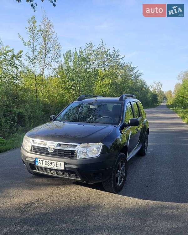 Позашляховик / Кросовер Dacia Duster 2011 в 