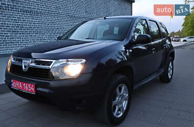 Позашляховик / Кросовер Dacia Duster 2011 в 
