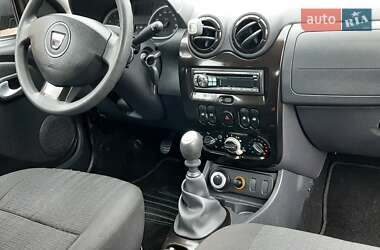 Позашляховик / Кросовер Dacia Duster 2011 в 