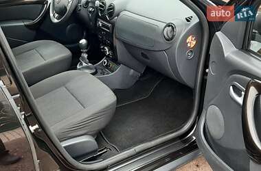 Позашляховик / Кросовер Dacia Duster 2011 в 