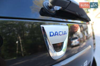 Позашляховик / Кросовер Dacia Duster 2011 в 