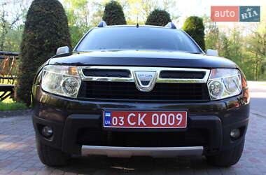 Позашляховик / Кросовер Dacia Duster 2011 в 