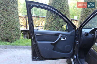 Позашляховик / Кросовер Dacia Duster 2011 в 