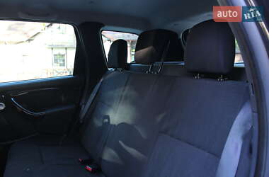 Позашляховик / Кросовер Dacia Duster 2011 в 